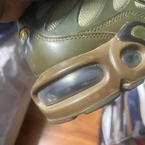 Nike Air Max Plus GS Olive Green Cargo Sneakers- SZ 5.5 Y- 7 W